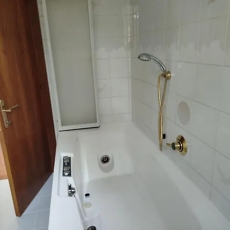 לינה וארוחת בוקר Sig Ra Minu *